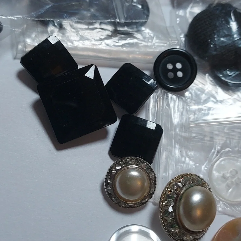 Lot of Vintage Buttons Sewing Handcrafts